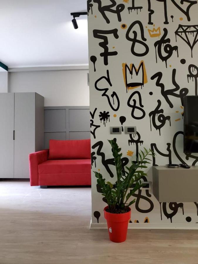 Helga'S Deluxe 3 Apartment Tirana Exterior photo